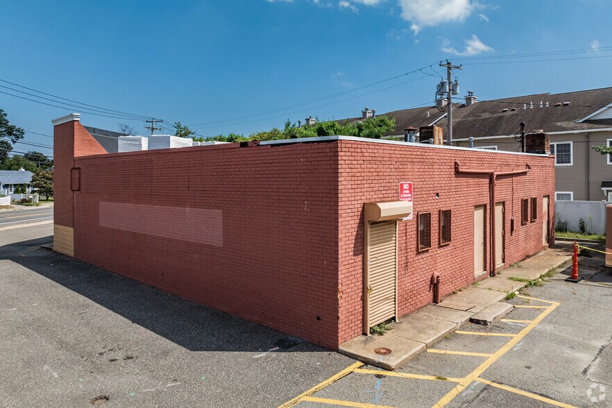 More Photos Of 20-74 Deer Park Ave, North Babylon Unknown For Lease