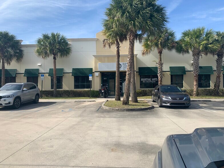 More Photos Of 559-569 NW Mercantile Pl, Port Saint Lucie Light Distribution For Lease