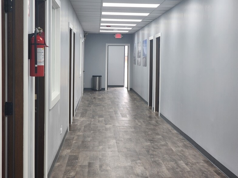 More Photos Of 1280-1330 Powis Rd, West Chicago Truck Terminal For Sale