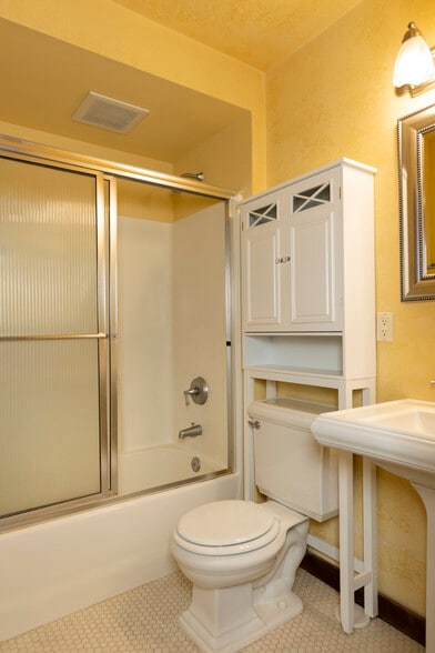 More Photos Of 16 Valley St, Seattle Apartments For Sale