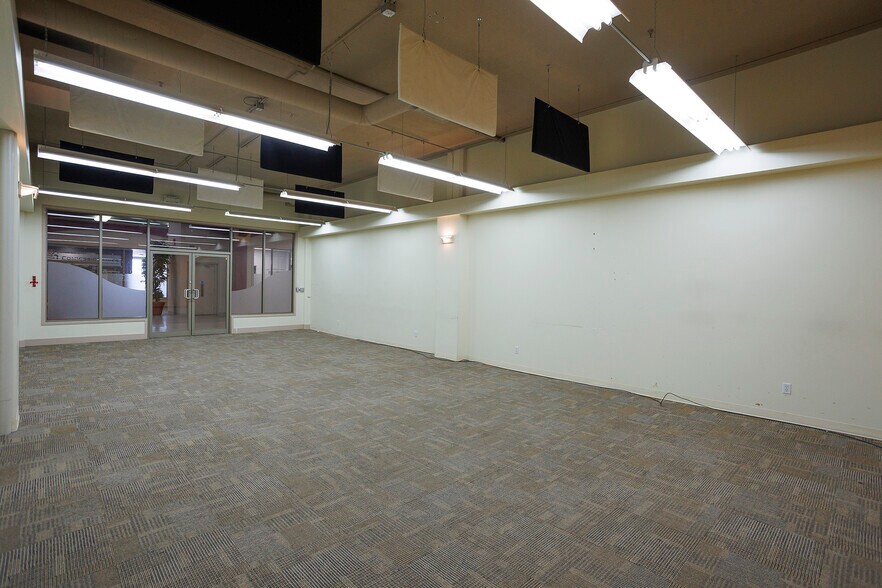 More Photos Of 4807 50 Ave, Red Deer General Retail For Lease