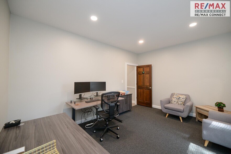 More Photos Of 760 McGuire Pl, Newport News Office For Sale