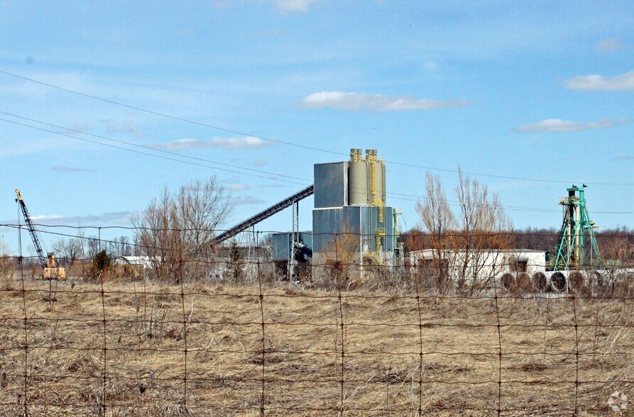 More Photos Of 102 Prouse Rd, Uxbridge Manufacturing For Lease