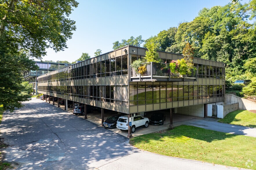 More Photos Of 3 Mill Rd, Wilmington Unknown For Lease