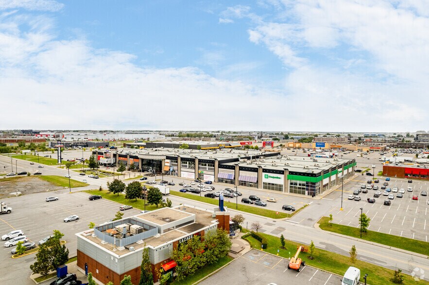 More Photos Of 3310-3500 Boul De La Côte-Vertu, Saint-Laurent Movie Theatre For Lease