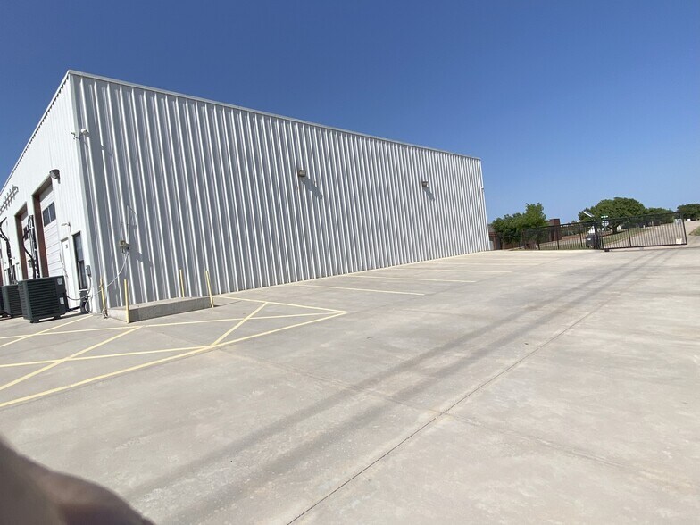 More Photos Of 4200 28th Ave, Norman Warehouse For Sale