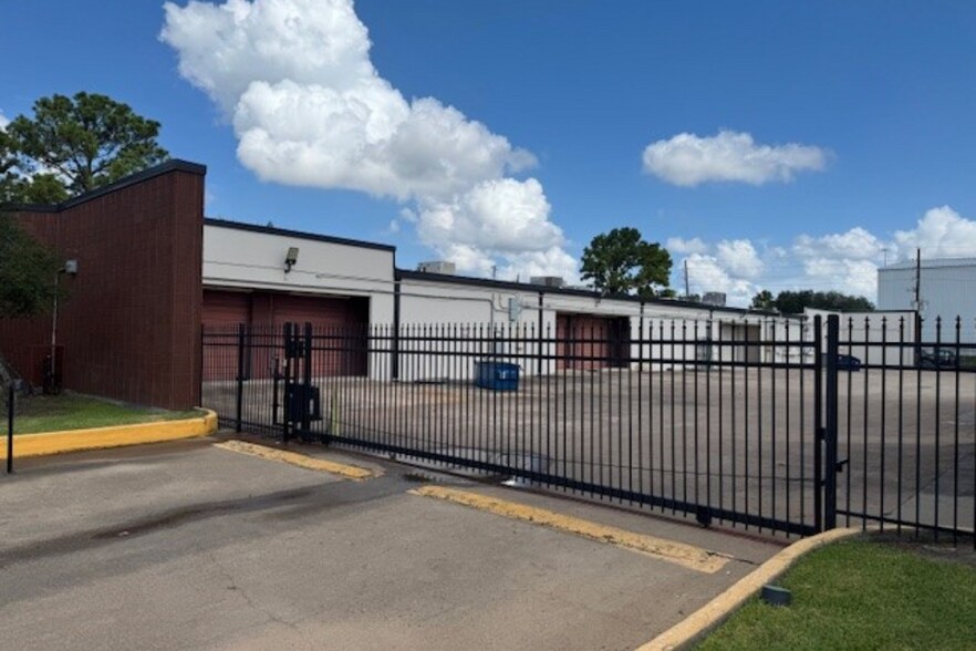 More Photos Of 6300 Rothway St, Houston Unknown For Lease