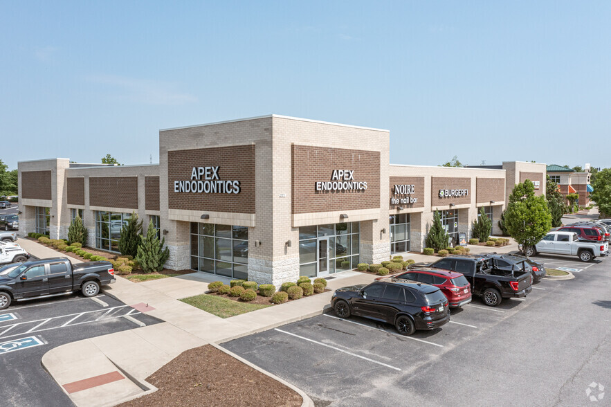 Primary Photo Of 271 Indian Lake Blvd, Hendersonville General Retail For Lease