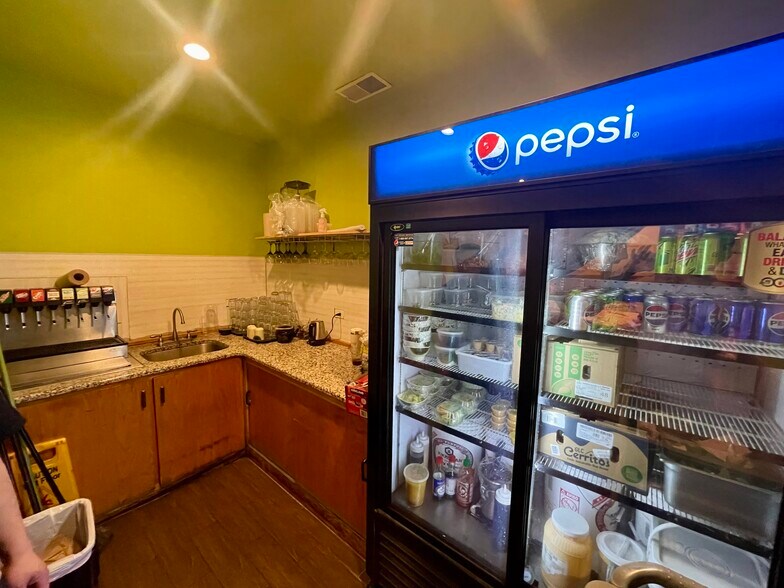 More Photos Of 4750 N Western Ave, Chicago Restaurant For Sale