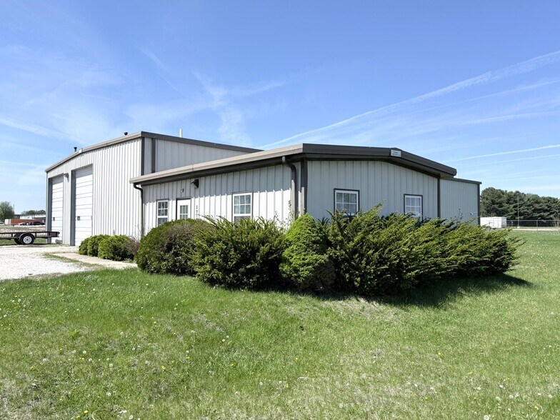 More Photos Of 875 Enterprise Ave, Galesburg Industrial For Sale