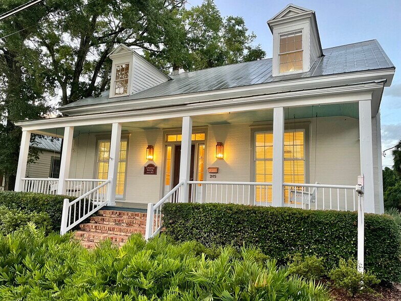 More Photos Of 245 Intendencia St, Pensacola Office Residential For Lease