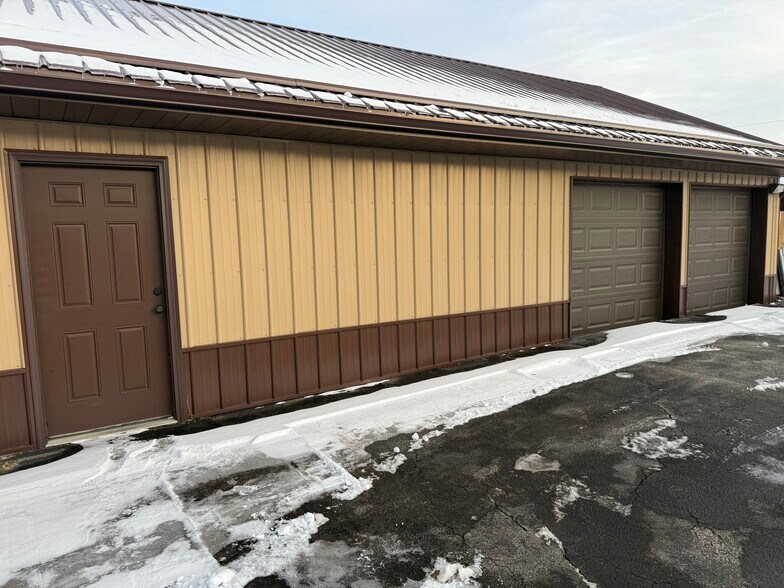 More Photos Of 4945 Southwestern Blvd, Hamburg Freestanding For Sale