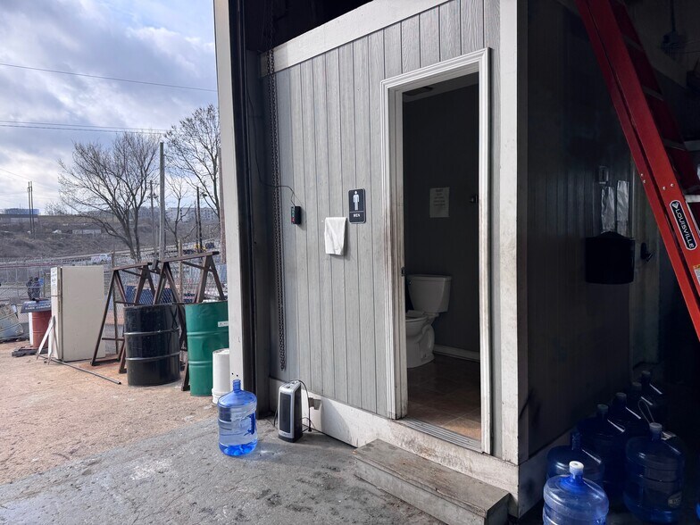 More Photos Of 1475 NW Old Chattahoochee Ave, Atlanta Warehouse For Sale