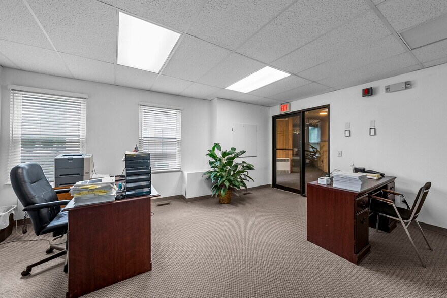 More Photos Of 59 Avenue at the Commons, Shrewsbury Medical For Lease