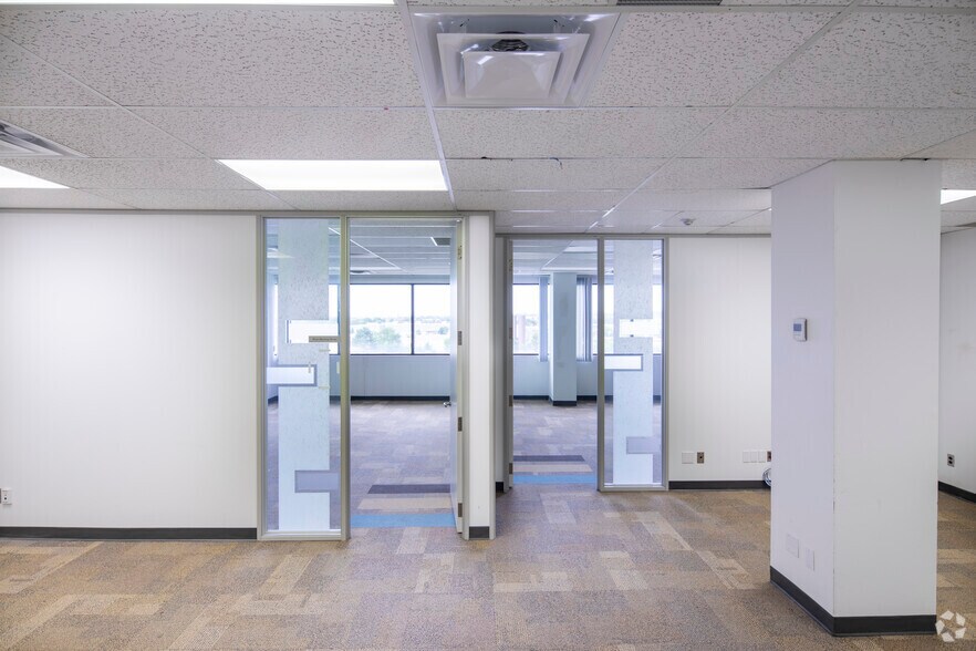 More Photos Of 700 Dorval Dr, Oakville Unknown For Lease