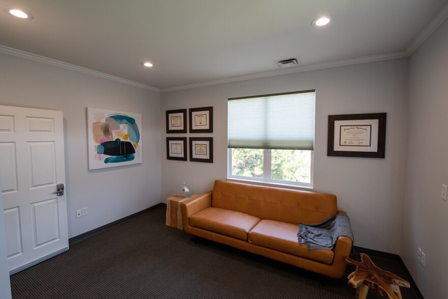 More Photos Of 68 Inverness Ln E, Englewood Loft Creative Space For Lease
