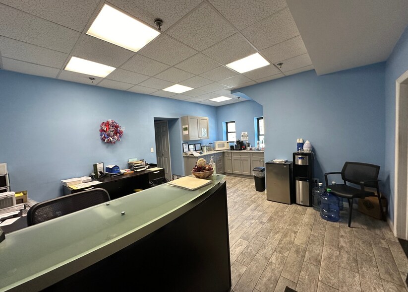 More Photos Of 925 Saw Mill River Rd, Yonkers Manufacturing For Lease