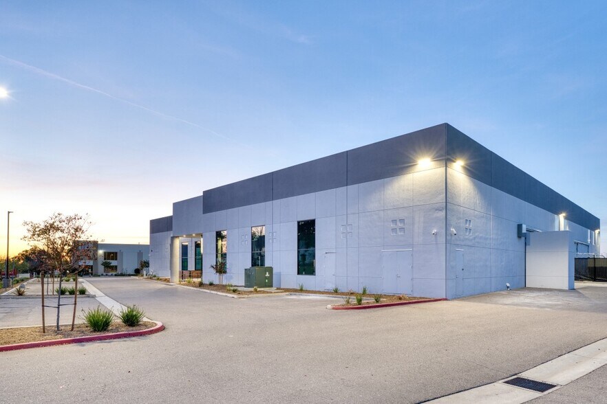 More Photos Of 6680 Cobra Way, San Diego Research And Development For Lease