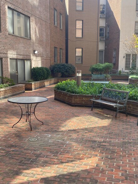 More Photos Of 3 Washington Cir NW, Washington Medical For Lease