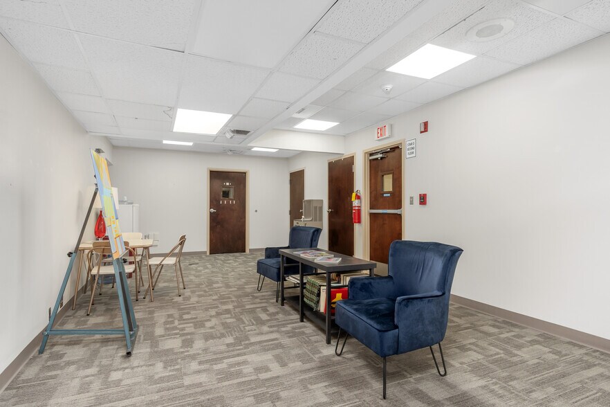 More Photos Of 1 N Market St, Frederick Storefront Retail Office For Lease