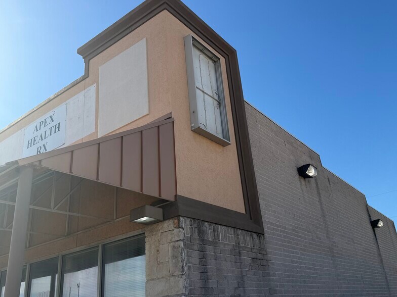 More Photos Of 505 N Interstate 35 Service Rd, Red Oak General Retail For Lease