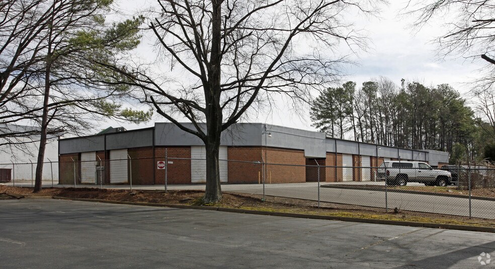 More Photos Of 7921 W Broad St, Richmond Flex For Lease