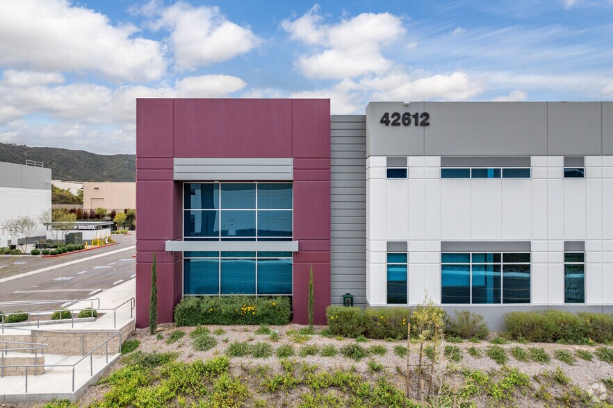 More Photos Of 42612 Avenida Alvarado, Temecula Warehouse For Lease