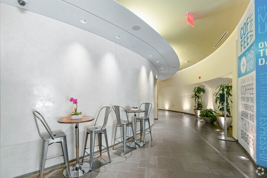 More Photos Of 5410 Edson Ln, North Bethesda Office For Lease