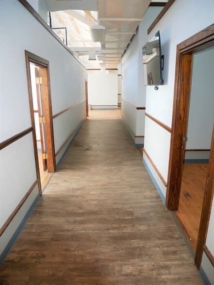 More Photos Of 105 Maple St, Rossville Light Distribution For Sale