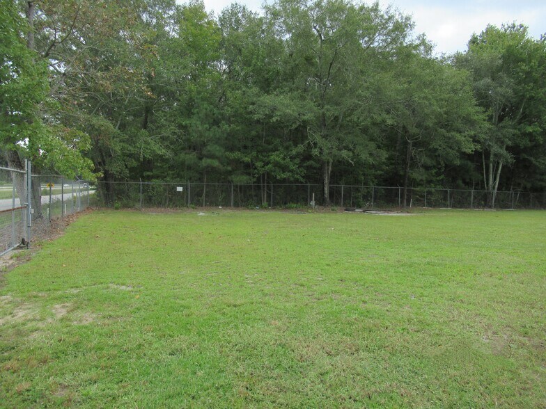 More Photos Of 220 SE Pike Rd, Sumter Garden Center For Lease