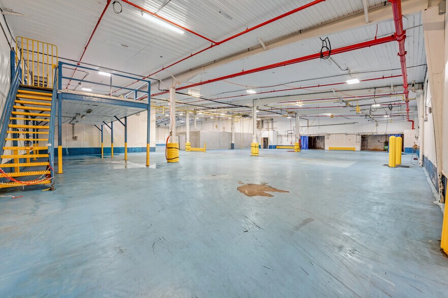 More Photos Of 86 Macarthur Dr, New Bedford Warehouse For Sale