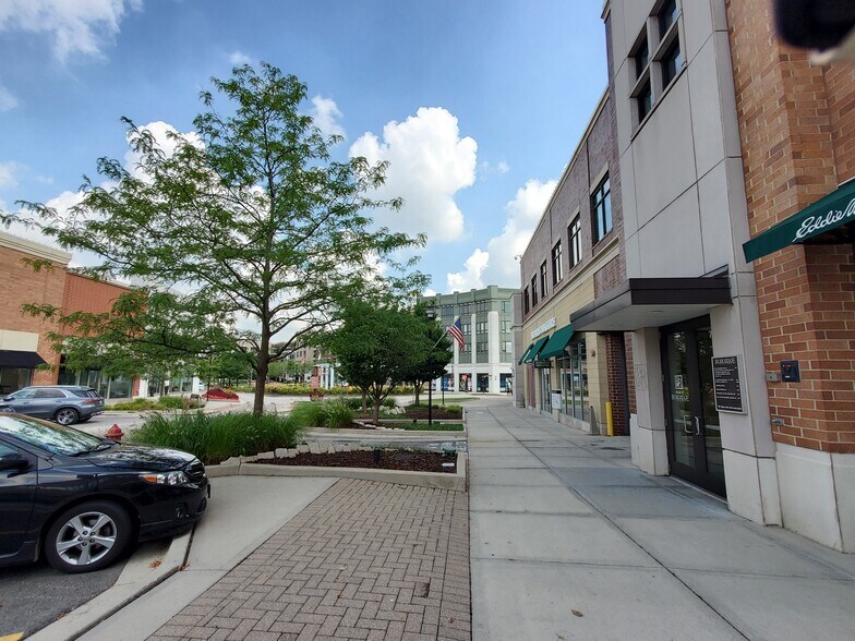 More Photos Of 720-780 Village Center Dr, Burr Ridge Storefront Retail Office For Lease