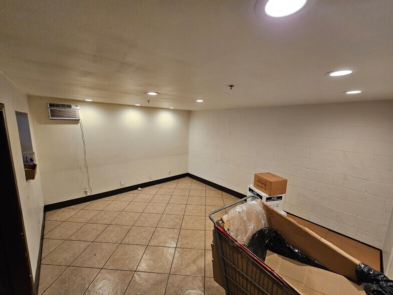 More Photos Of 12067 Foothill Blvd, Sylmar Warehouse For Lease