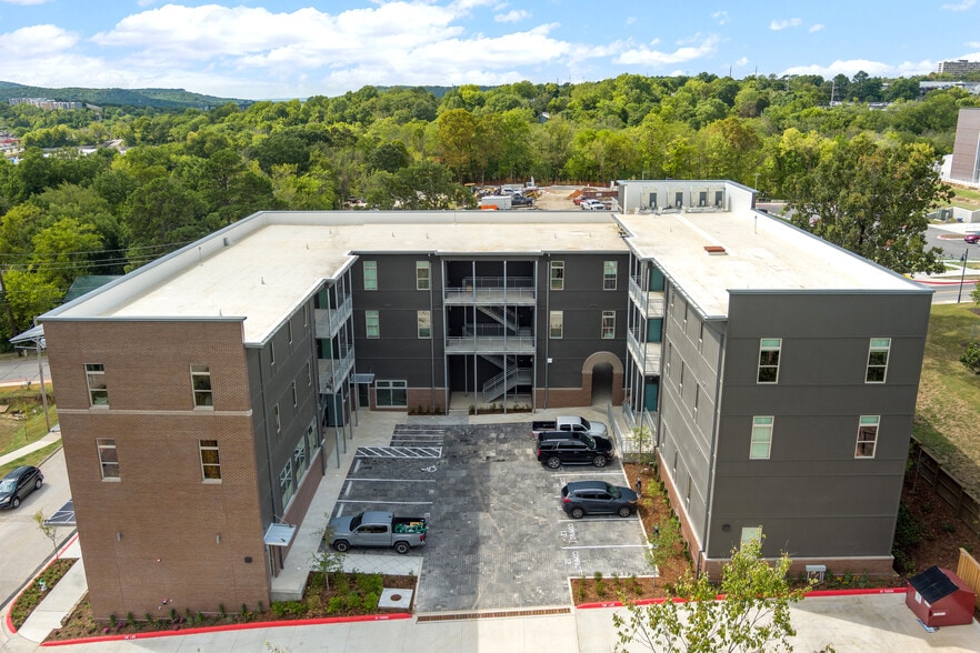 More Photos Of 288 S School Ave, Fayetteville Office Residential For Lease