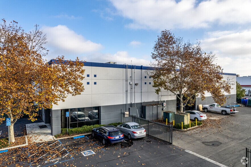 More Photos Of 1045 W National Dr, Sacramento Unknown For Lease