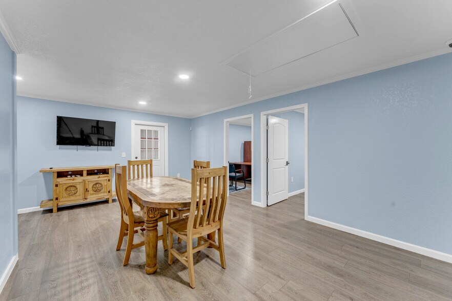 More Photos Of 201 W 9th St, Burnet Warehouse For Sale