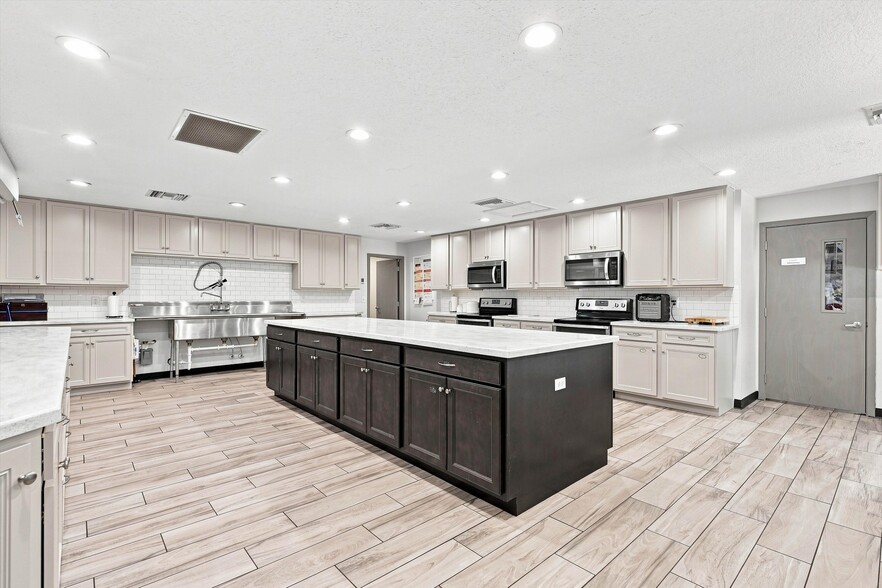 More Photos Of 7602 Kenya St, Jacksonville Specialty For Sale