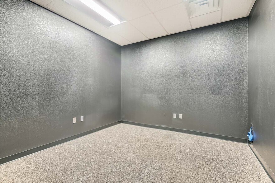 More Photos Of 5165 Rousso Rd, Las Vegas Distribution For Lease