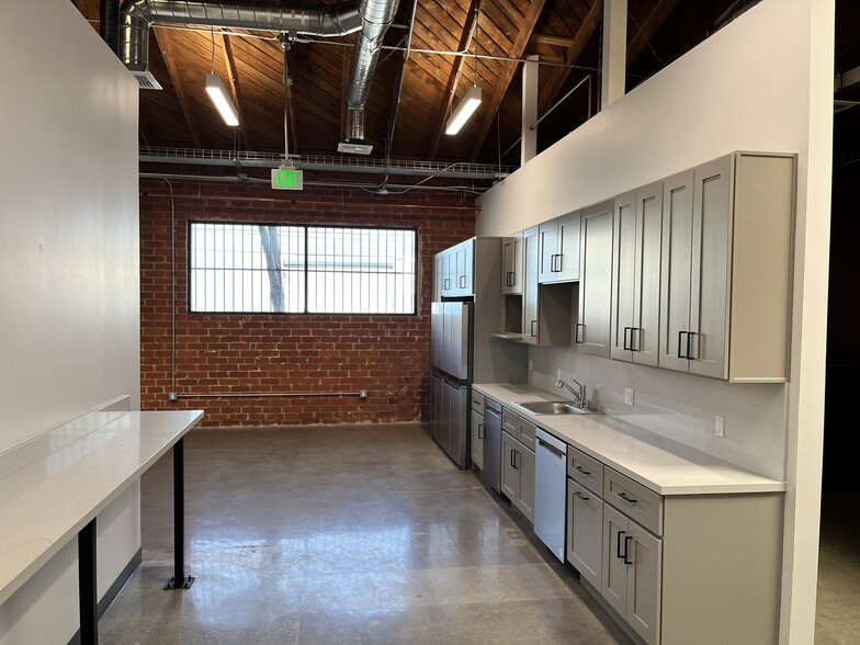 More Photos Of 900 E 4th St, Los Angeles Research And Development For Lease