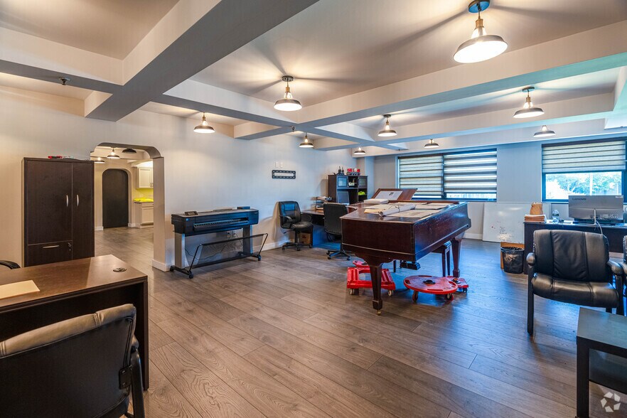 More Photos Of 101 Alexander Ave, Pompton Plains Warehouse For Lease