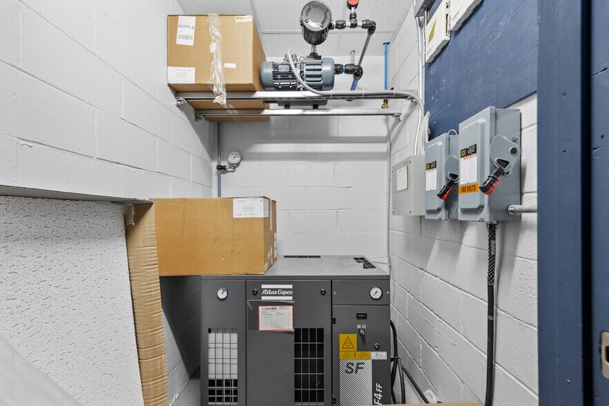 More Photos Of 294 Gambee Rd, Geneva Warehouse For Sale