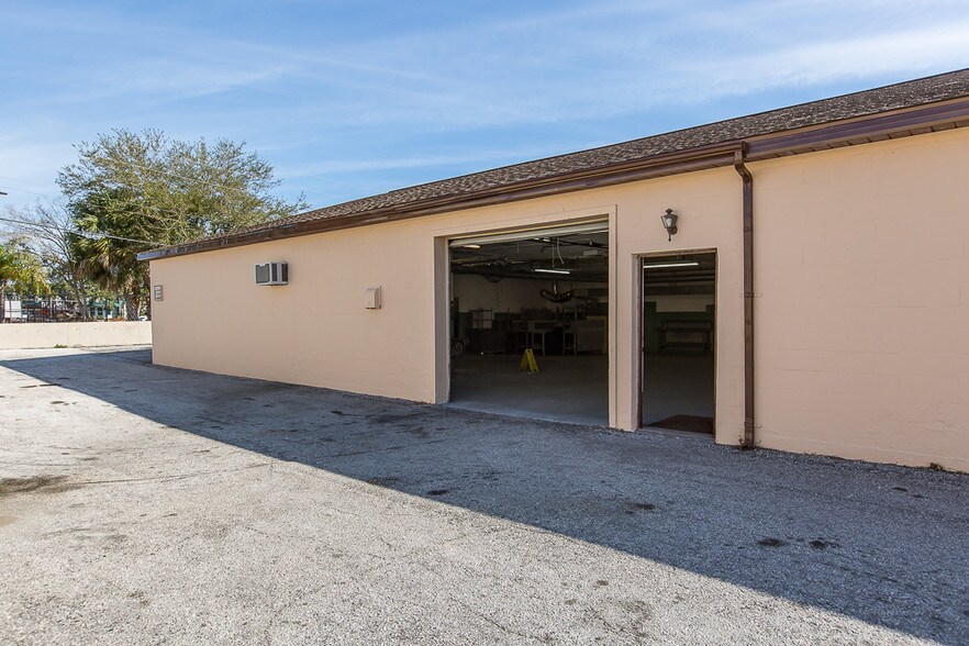 More Photos Of 6541 Industrial Ave, Port Richey Manufacturing For Lease