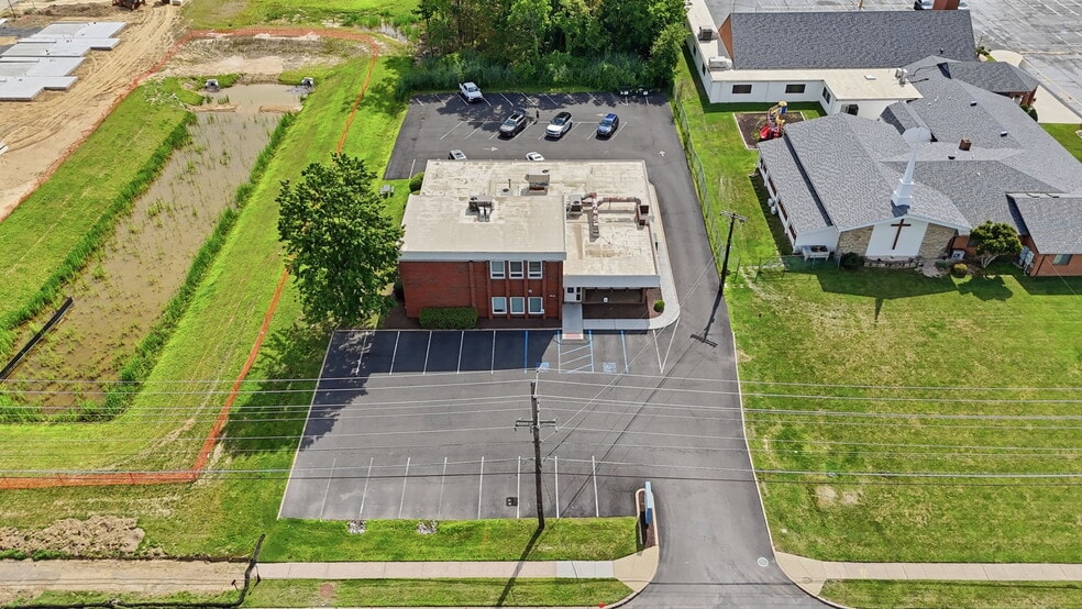 More Photos Of 1568 Woodbourne Rd, Levittown Office For Sale