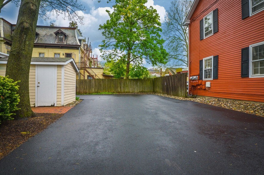 More Photos Of 69 E Oakland Ave, Doylestown Office For Sale