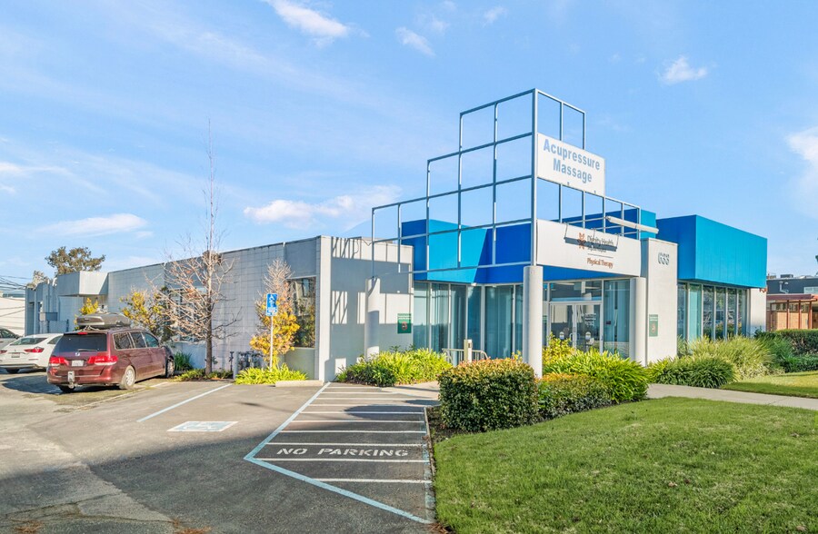 More Photos Of 633 Veterans Blvd, Redwood City Flex For Lease