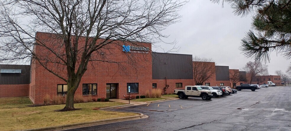 More Photos Of 1300 W Washington St, West Chicago Warehouse For Lease