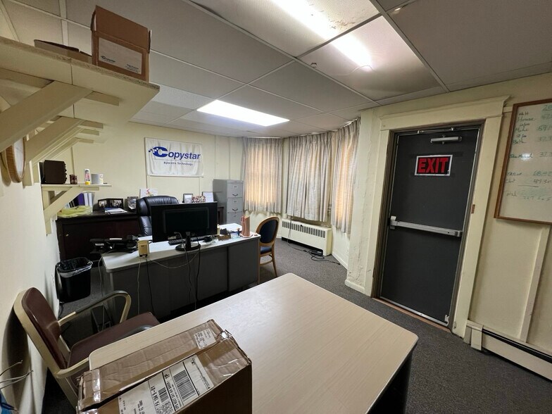 More Photos Of 101 E Township Line Rd, Upper Darby General Retail For Sale