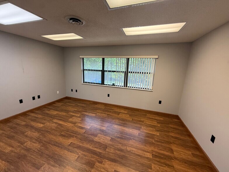 More Photos Of 7594-7620 Slate Ridge Blvd, Reynoldsburg Office For Sale