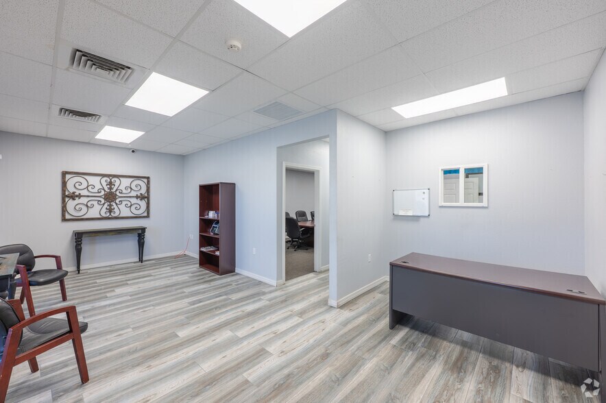 More Photos Of 2880 Sweetwater Ave, Lake Havasu City Light Manufacturing For Sale