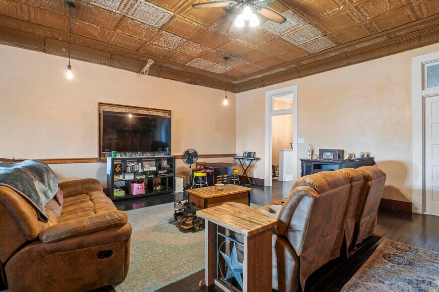 More Photos Of 412-414 Main St, Windom Restaurant For Sale